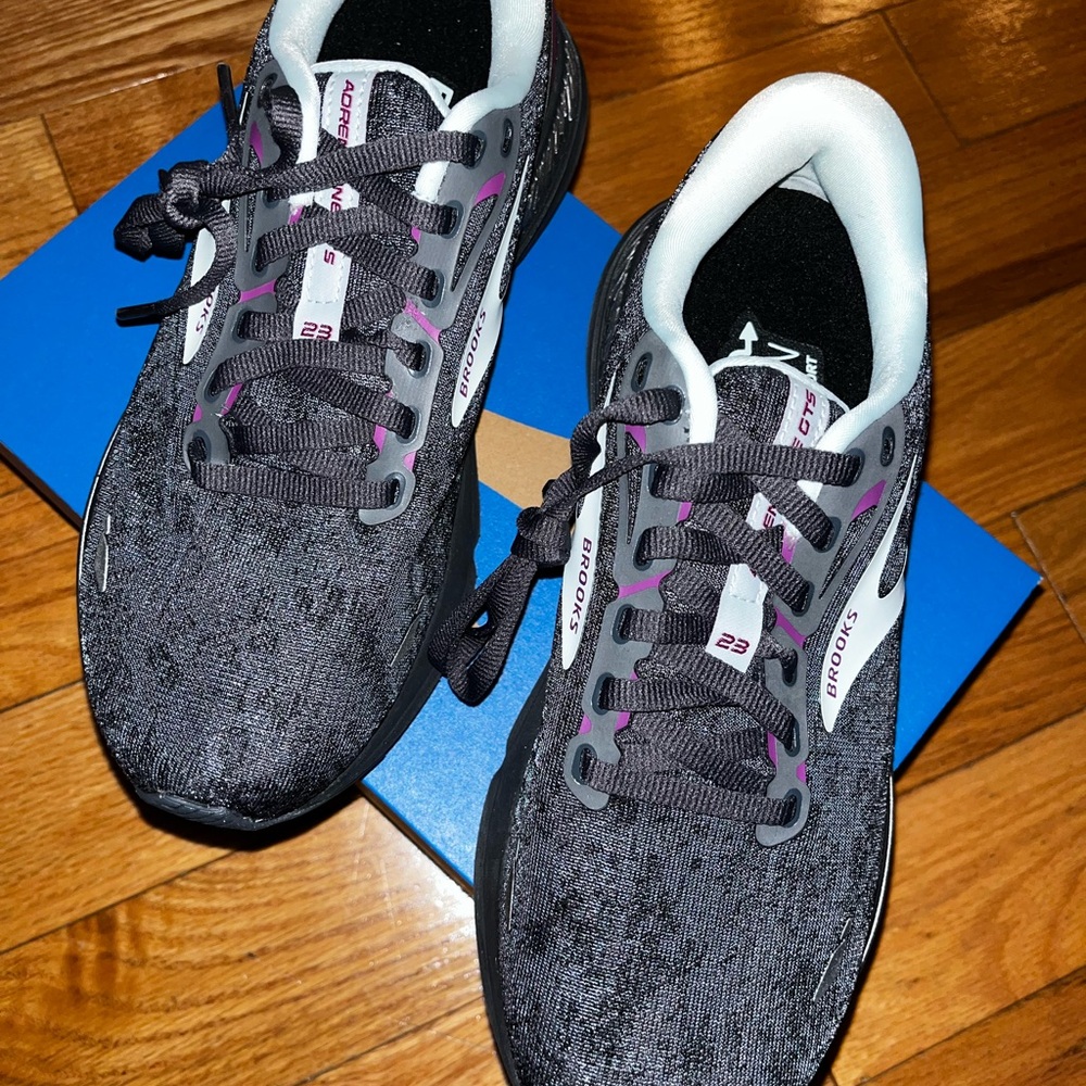 NEW Women’s Brooks Adrenaline GTS 23  7.5 B Sneakers (No Box)